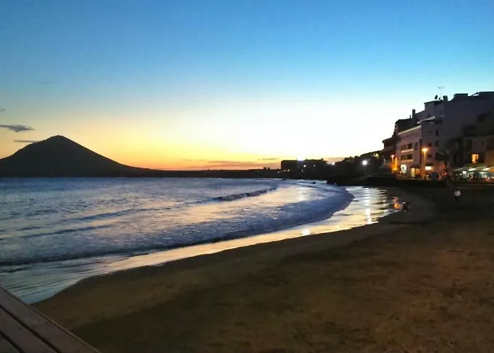 펜션 Vientos Only 100m To The Surf Beach, Terrace, Balcony, Sea View, Wifi